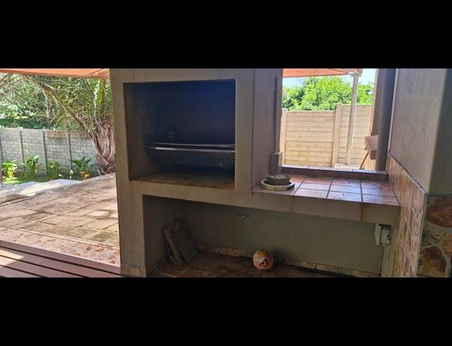 5 BEDROOM HOUSE FOR SALE IN LEISURE BAY
